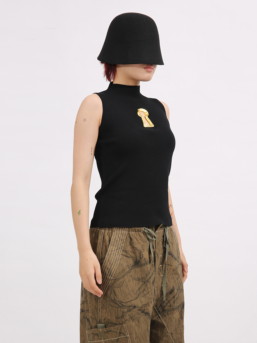 Picture of European and American Style Tops 2025 Summer New Style Simple Metal Decoration Slim Slim Sleeveless Design T-Shirt for Women