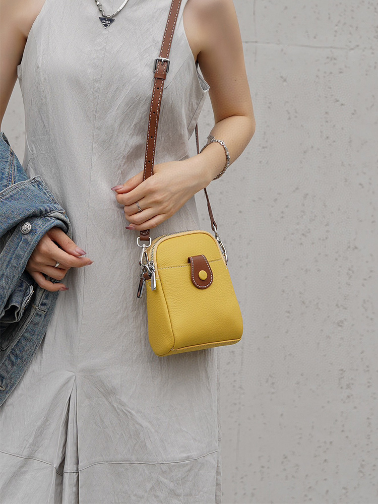 Picture of Popular Genuine Leather Mobile Phone Bag Women's 2024 New Soft Leather Crossbody Bag All-match Single-shoulder Women's Bag Mini Cowhide Small Bag