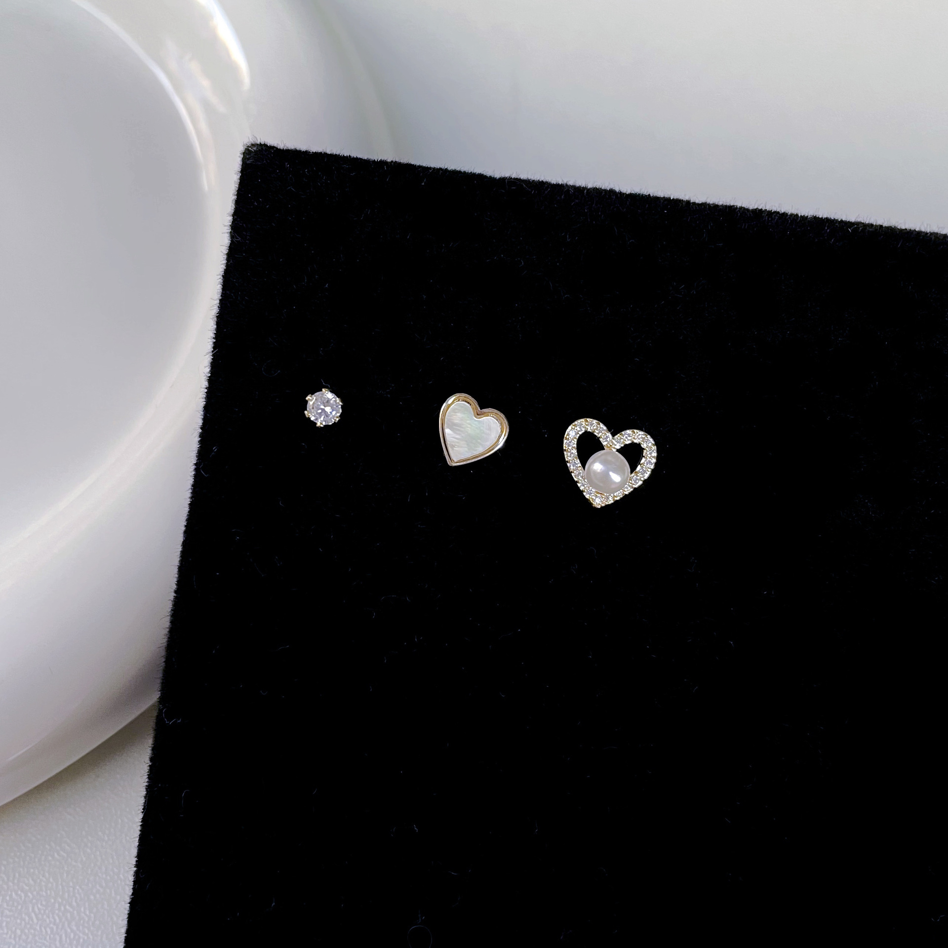 Picture of [Three Pairs] Pearl Love Earrings Set 925 Silver Exquisite Small Earrings Women's Korean Style Design Sense Earrings