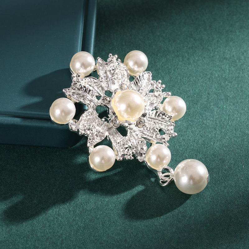 Picture of Korean Style New Luxury Camellia High-end Brooch Pearl Women's All-match Elegant Corsage Suit Coat Clothing Accessories