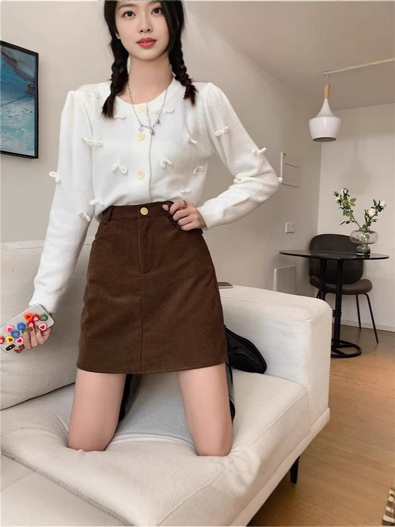 Corduroy Skirt Women's 2024 New Spring and Autumn A- shaped High Waist plus size Slimming Hip brown Skirt Small
