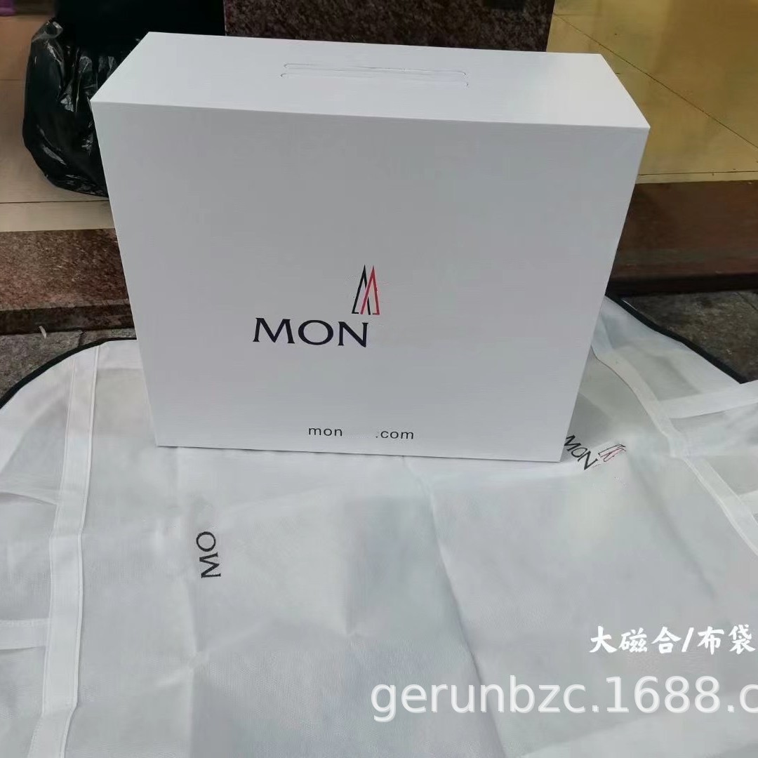 European and American famous mon Mengjia down jacket full set packing box dustproof cloth bag aircraft box