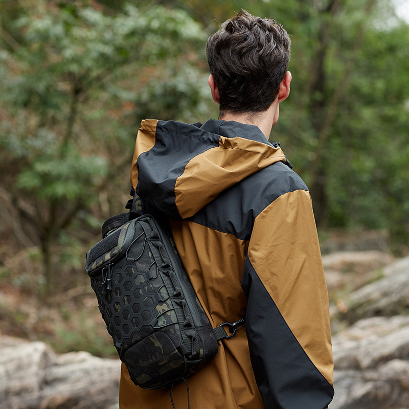 Picture of Amazon Cross-border Fashion Stitching Chest Bag Outdoor Tactical Chest Bag Shoulder Bag Camouflage Satchel Men's Fashion Chest Bag
