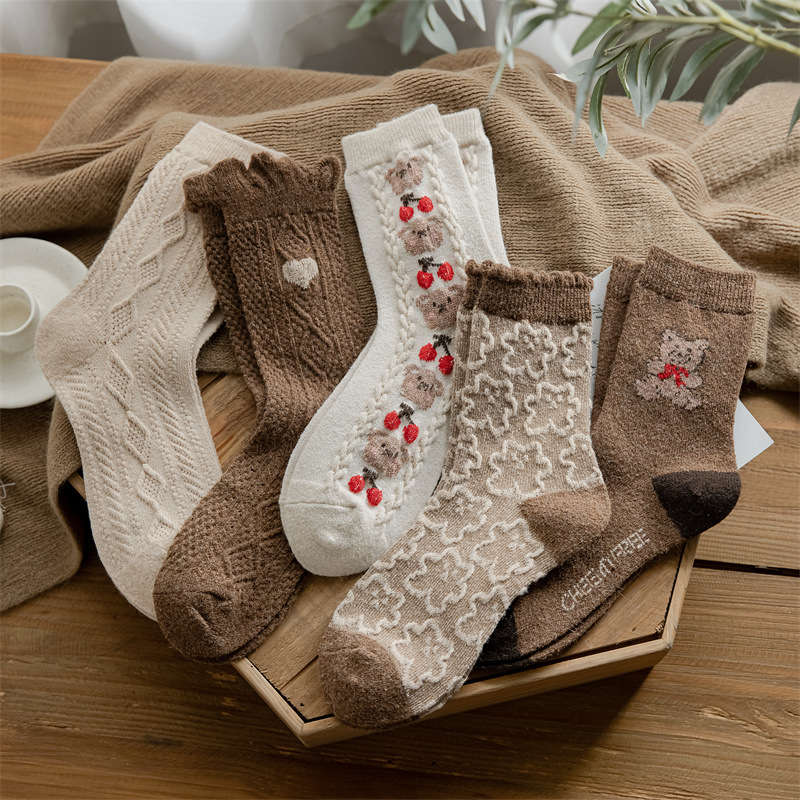 Zhuji socks autumn and winter women's thickened warm wool socks Japanese retro bear stockings home confinement socks wholesale