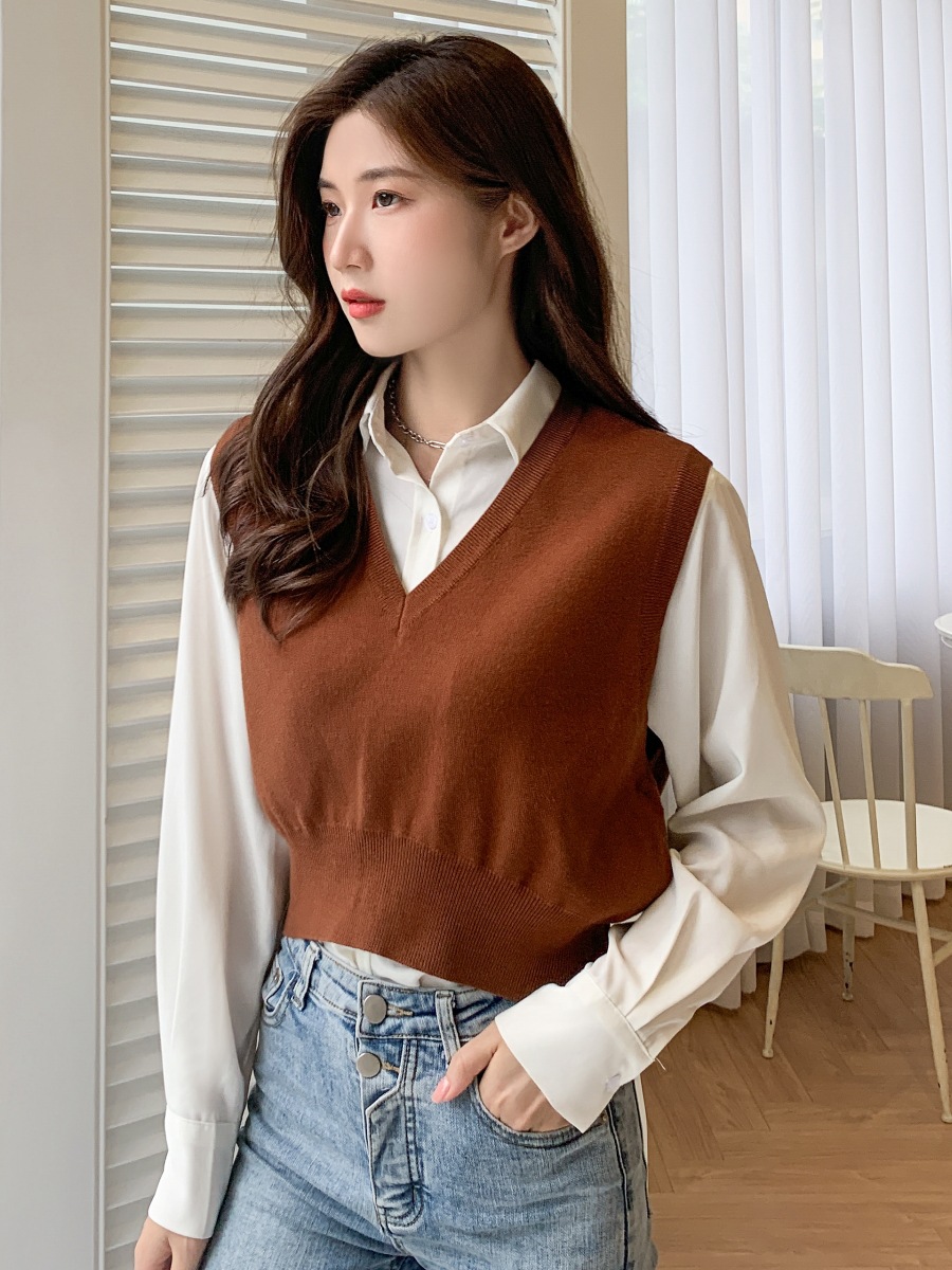 Picture of Spring and Autumn New Knitted Vest Women's Outer Matching Internet Popular Sleeveless Pullover Western Style Vest Short Brown Top