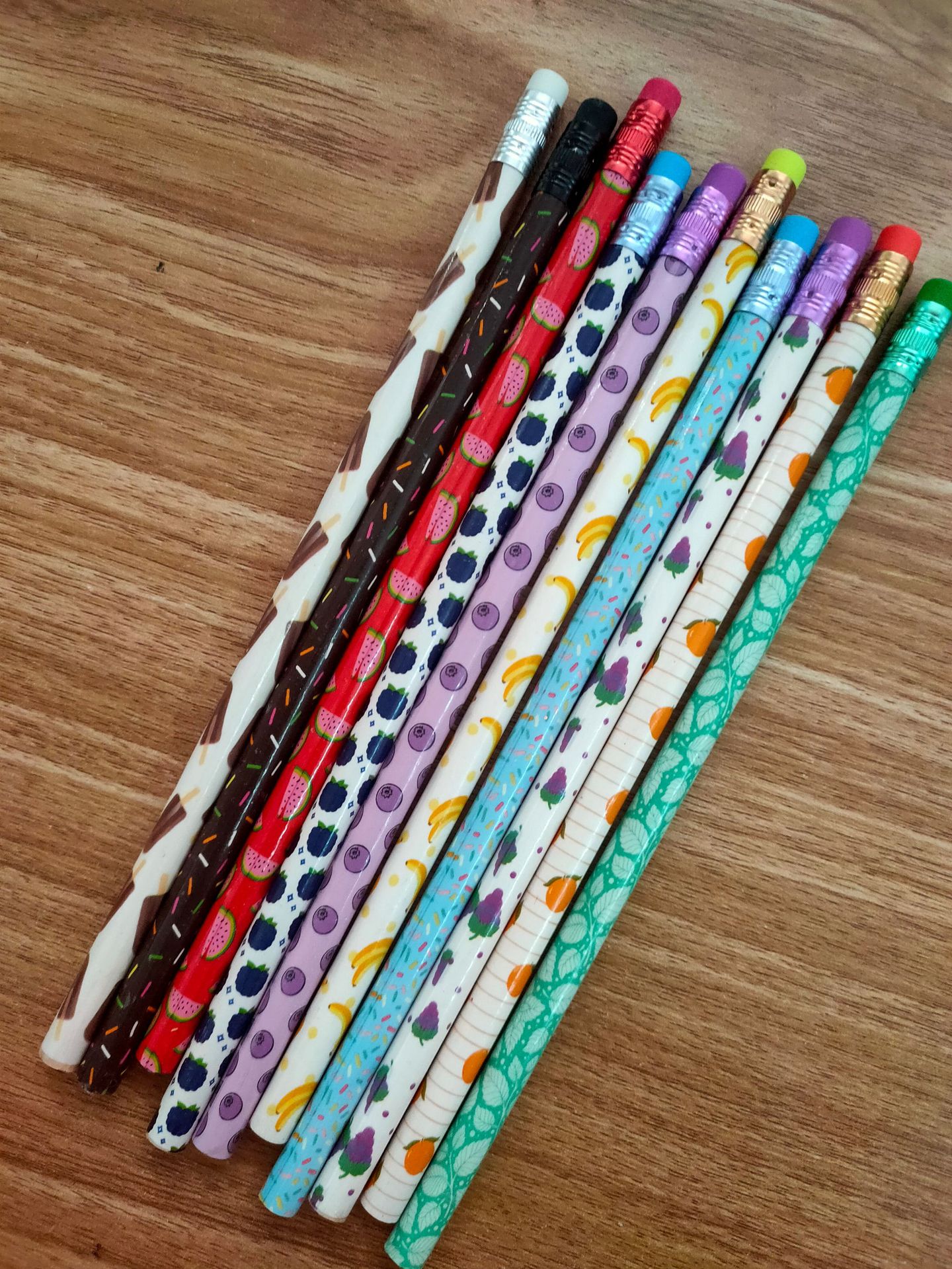 Picture of Set 2b Sketch Fruit Pattern Chenguang Primary School Stationery Gift Color Pen Scraping Incense Pen Wooden Pencil