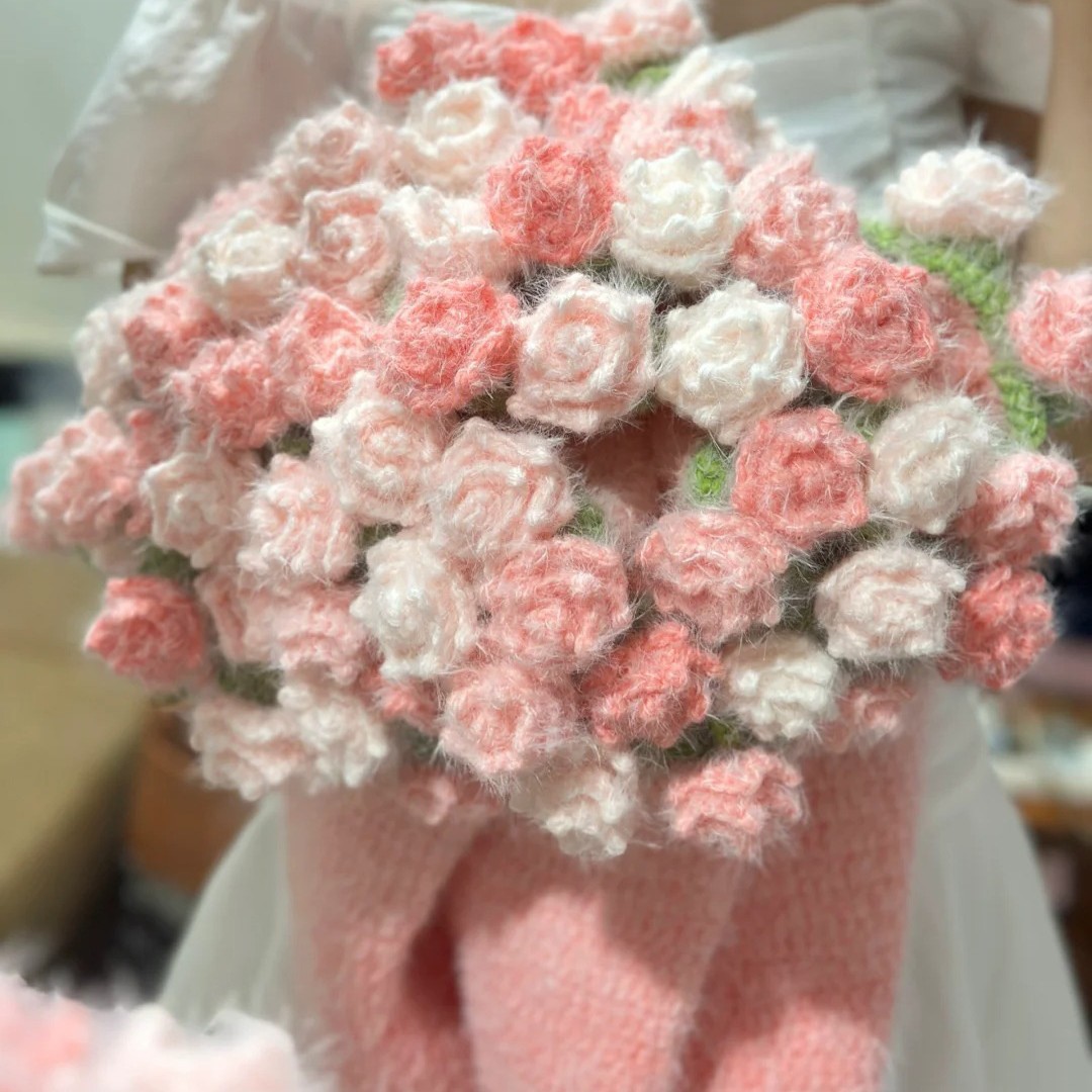 Rose bouquet blanket wool hand-woven DIY material pack crochet gift Qixi magic ball blanket
