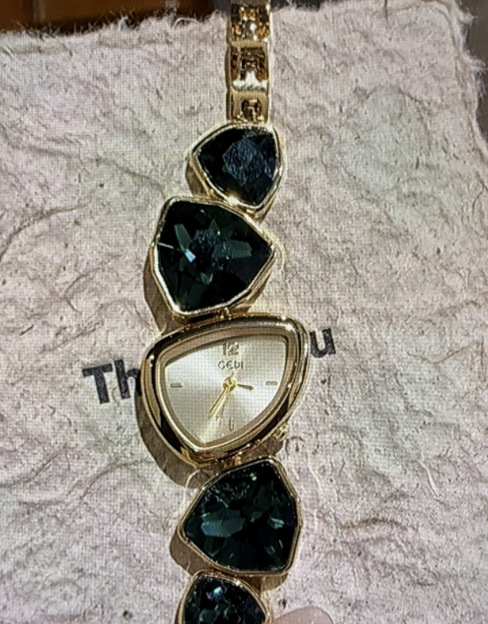 Picture of GEDI New Bracelet Watch Crystal Irregular Strap Niche Design Light Luxury Fashion High Elegant