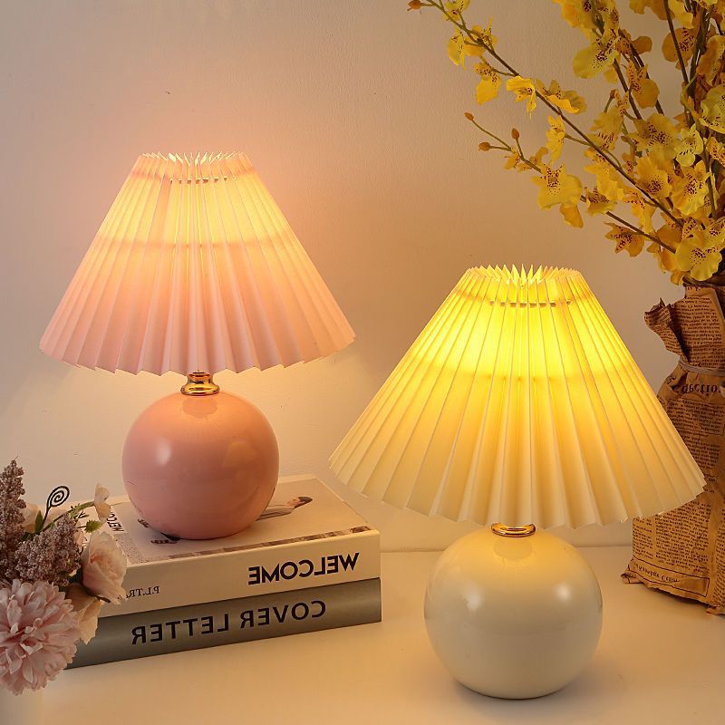 Scandinavian Ins Style Bedroom Bedside Lamp Popular Lamp Girl Warm Breastfeeding Night Light Ceramic Pleated Table Lamp