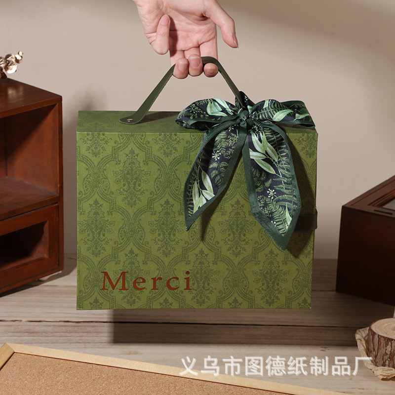 Green Light Luxury Gift Box Portable Accompanying Gift Box Enterprise Gift Packaging Box Mori Style Small Fresh Gift Box Empty Box