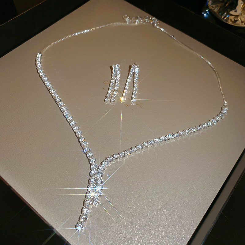 Picture of European and American light luxury high-end zircon jewelry suit necklace niche retro clavicle chain fashion Joker jewelry wholesale