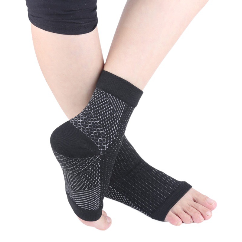 Amazon men and women invisible compression socks functional sports compression socks sweat absorbent breathable football socks wholesale