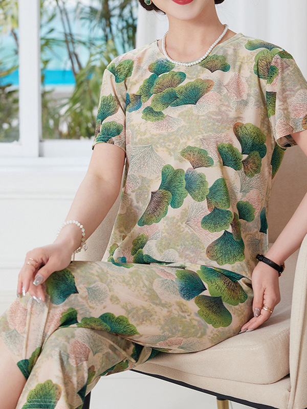 Picture of Explosions Grandma Ice Silk Thin Short-sleeved Capri Pants Two-piece Set Middle-aged and Elderly Mothers Summer Slimming Belly Covering suit