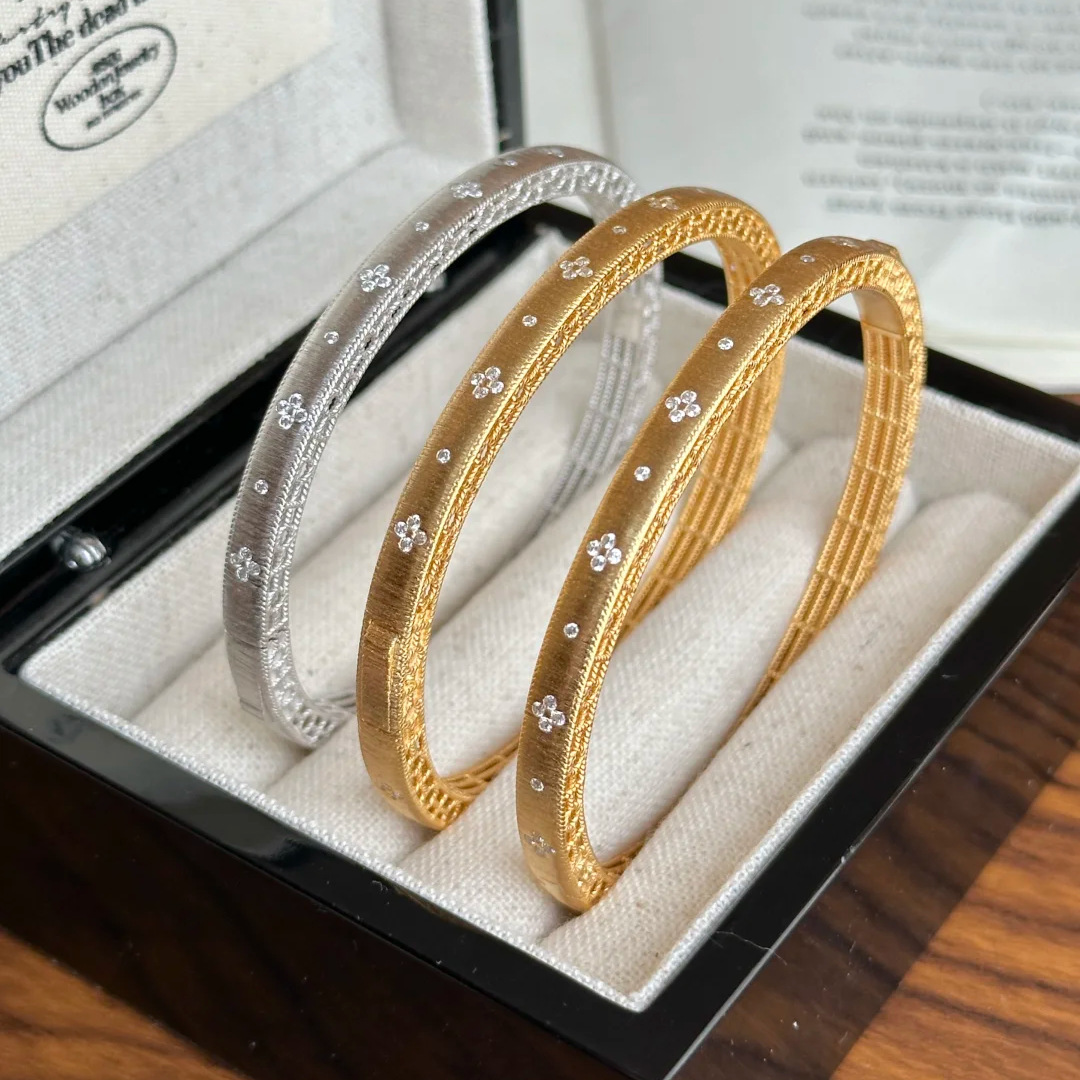 Picture of French Retro Kaleidoscope Four-leaf Clover Bracelet Ins Style High-quality Diamond-studded Four-leaf Clover Pendant High-quality suit