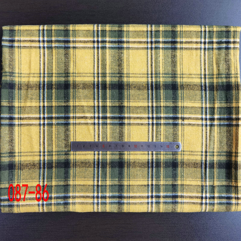 Picture of in stock brushed plaid fabric spring and summer women's shirt cloth 21 polyester cotton woven flannel plaid lining