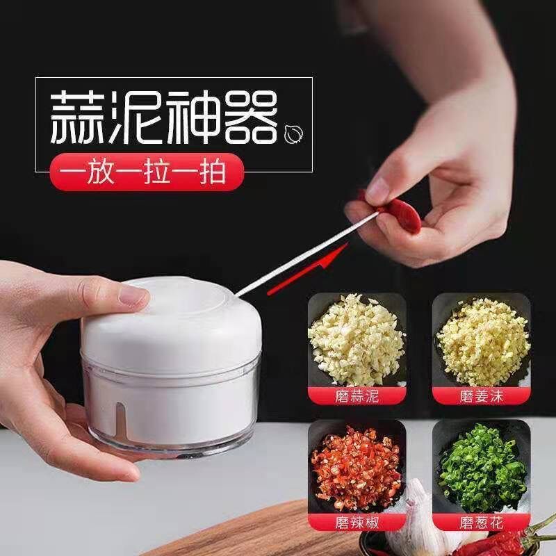 Picture of Mashed Garlic Artifact Pulling Garlic to Beat Garlic Garlic Mashing Garlic Mashing Garlic Mashing Manual Garlic Mashing Machine Cutting Garlic
