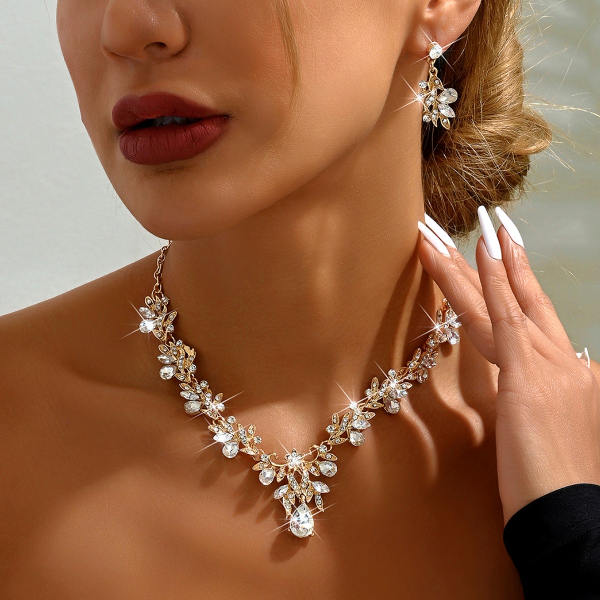 European and American Explosions Retro Elegant Flowers Freshwater Pearl Beaded Necklace Earrings suit All-match Women's Clavicle Chain for Women