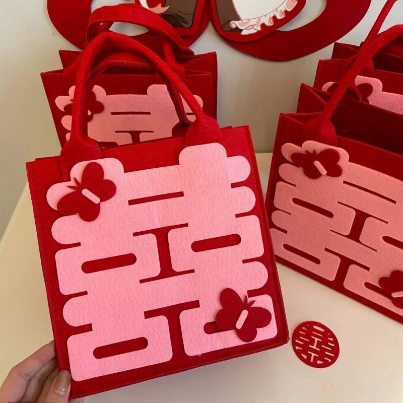 Felt Material with Happy Words Decoration, Full of Festive Red Gift Box, Elegant and Elegant, Portable and Convenient to Make the Wedding More Perfect