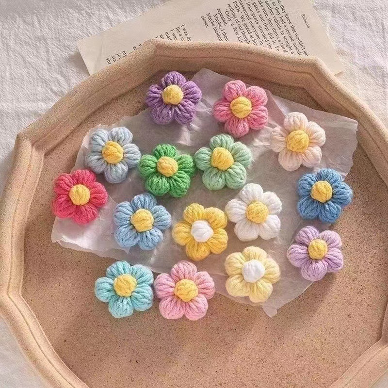Handmade wool crocheted color puff flower finished hook flower DIY small accessories small flower bag decoration accessories