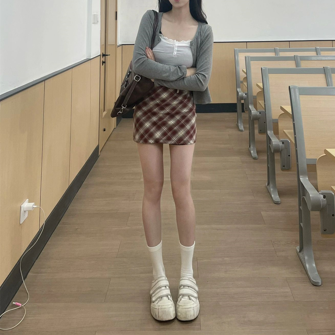 plus size chubby girl Sweet Contrast Plaid Hip Skirt Women's 2024 Autumn High Waist Hip Covering Leg Long A- Shaped Skirt