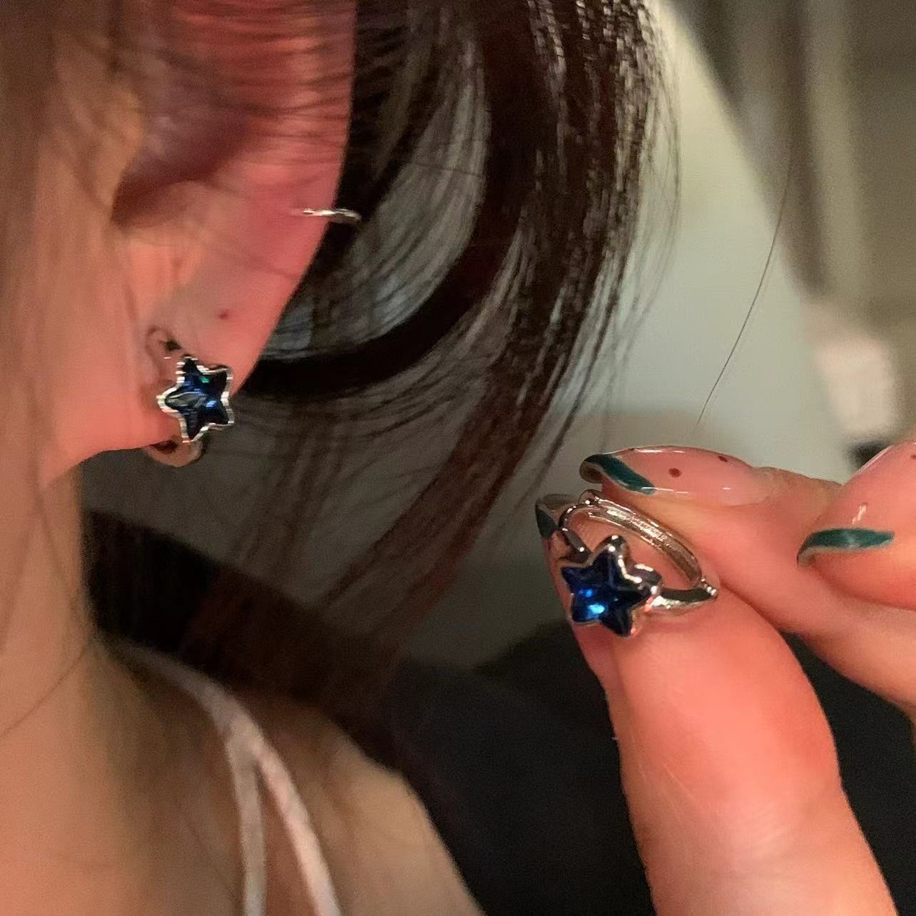 Eye-catching ~ blue star stud earrings for women 2023 new western style circle earrings special earrings for women high-grade