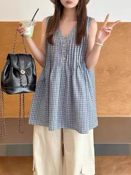 Blue plaid sleeveless V-neck vest women's summer 2025 new design sense loose age-reducing versatile outer top