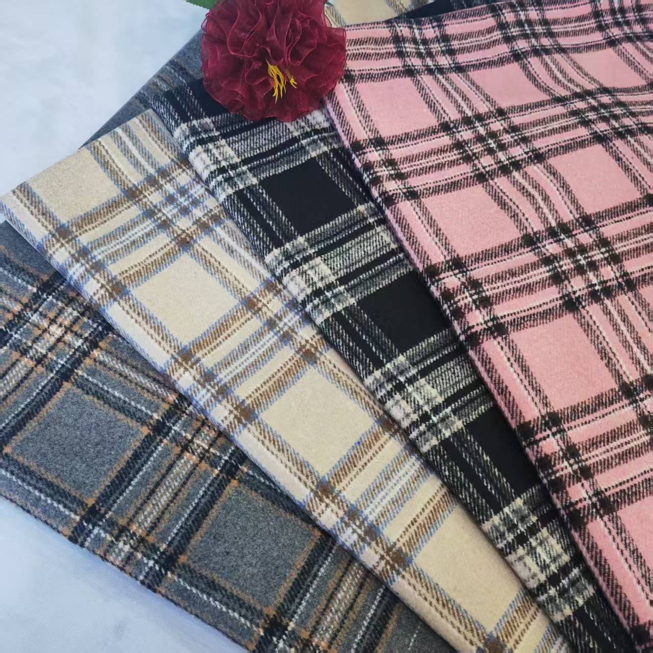 Shaoxing Manufacturer Has 25 New Autumn and Winter Plaid Fashion Shirts, Shoes, Hats, Bags, Wheat Plaid Woolen Fabrics in Stock