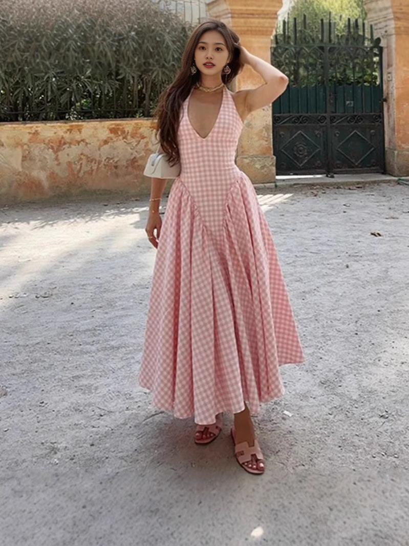 2025 Summer European and American New Women's Dress Fresh and Sweet Style Halterneck V-Neck French High-Waist Vacation Wear
