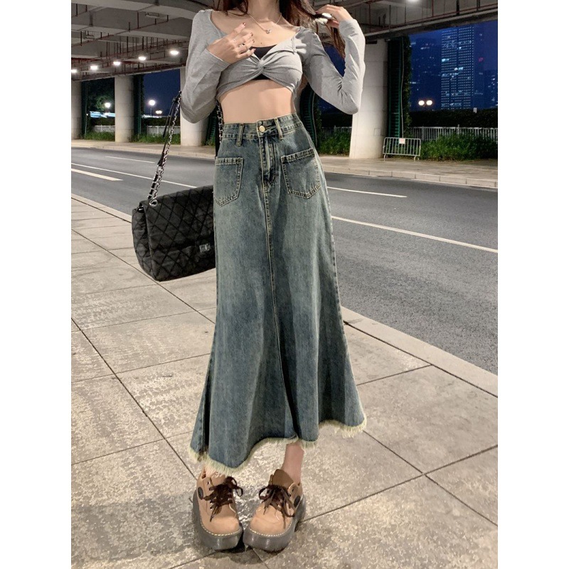 Spring 2023 New elegant slimming mid-length Denim skirt design frayed hip-wrapped fishtail skirt for women