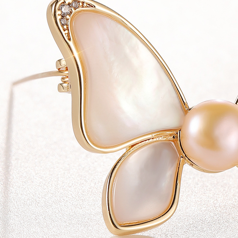 Picture of Natural fritillary Pearl French niche design feeling cartoon brooch insect butterfly clothing jewelry accessories pin