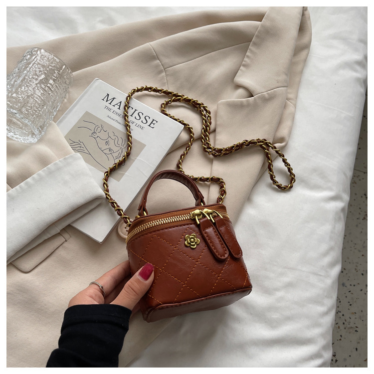 Picture of Niche Design Mini Handbag Women's 2023 New Trendy Diamond Plaid Chain Box Bag All-match Shoulder Crossbody Bag