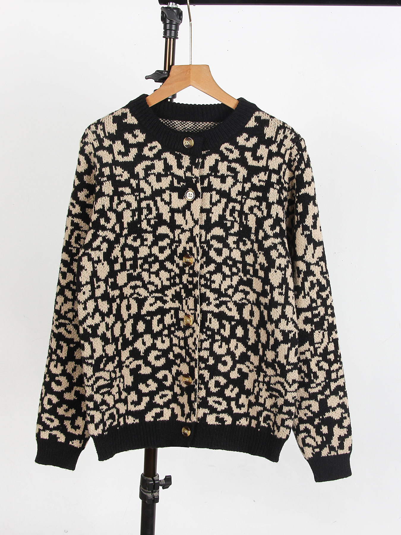 Picture of European and American new autumn/winter sweaters for women, cross-border Amazon loose knit crew neck long-sleeve leopard print sweater cardigan jacket
