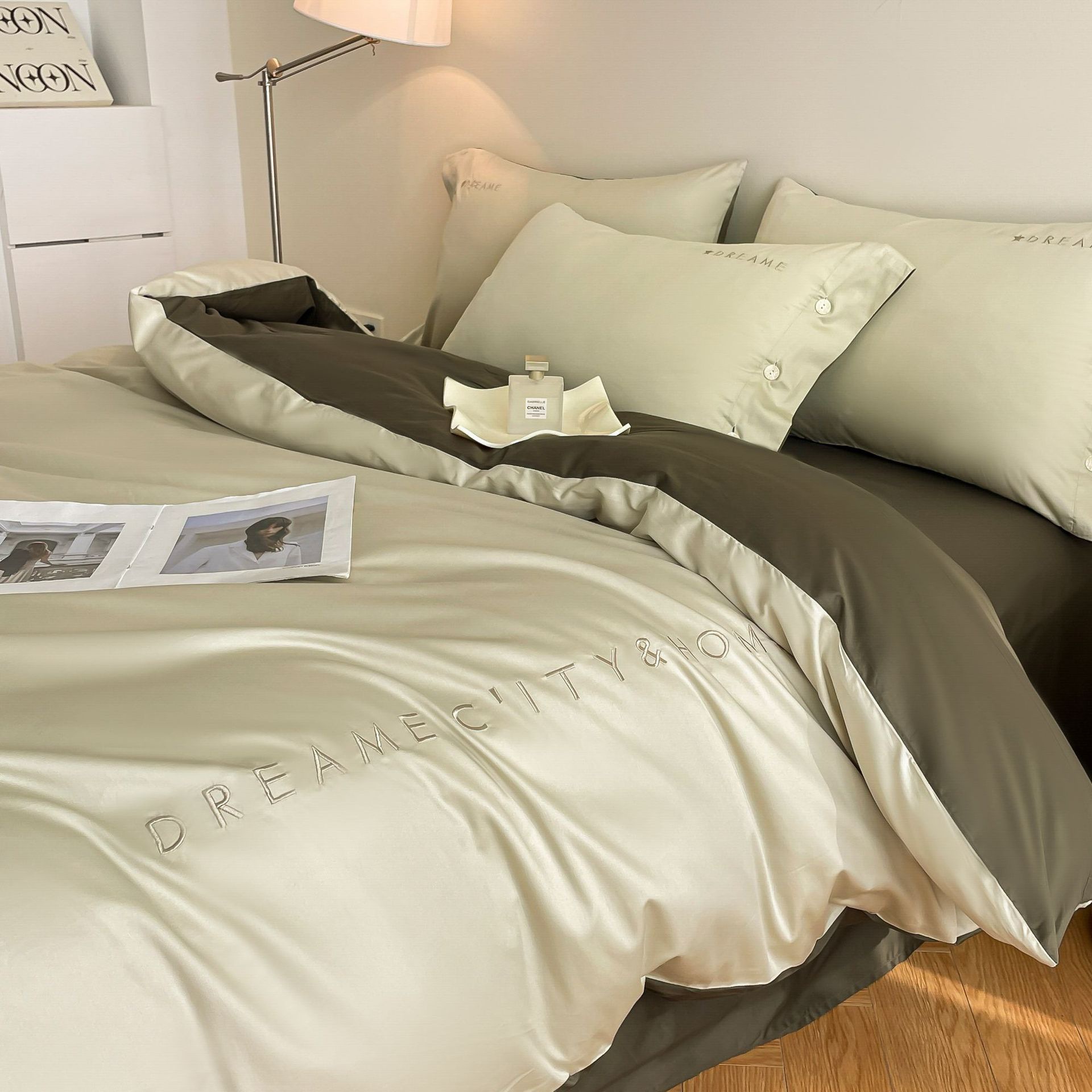 Picture of 60 Xinjiang long-staple cotton four-piece cotton bed sheet bed hat light luxury embroidery dormitory three-piece cotton bedding s
