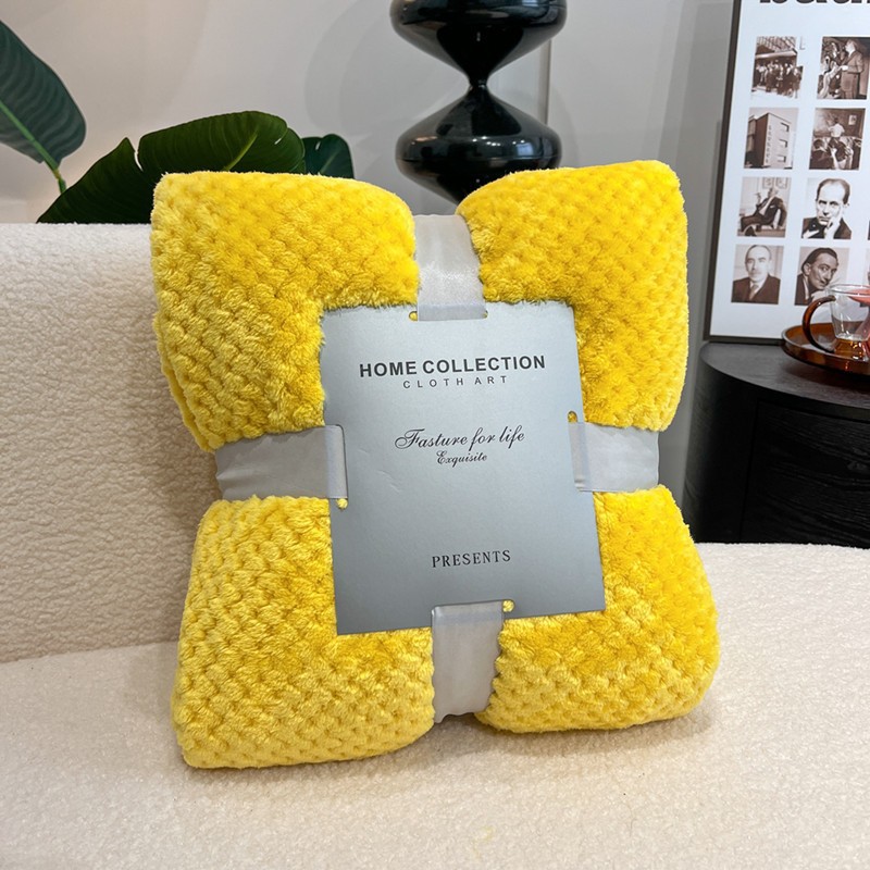 Picture of Pineapple Plaid Blanket Flannel Blanket Office Nap Blanket Air Conditioning Blanket Coral Velvet Thickened Velvet Blanket Wholesale
