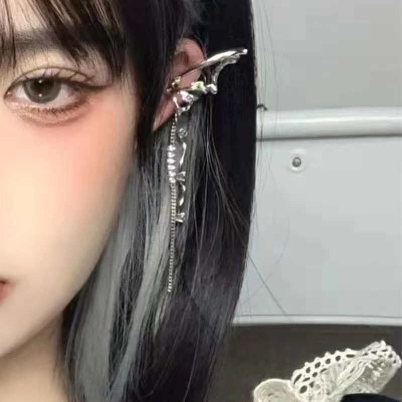 Green Wild Elf Ear Clip Without Ear Holes Female Sweet Cool Niche Design Butterfly Love Tassel Ear Clip 2022 New