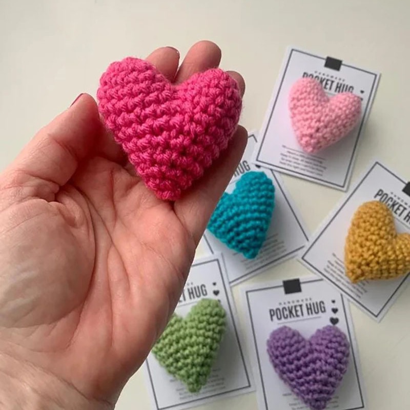 Crocheted Heart Pocket Hug independent stand love Pocket Hug Christmas knitted small gift