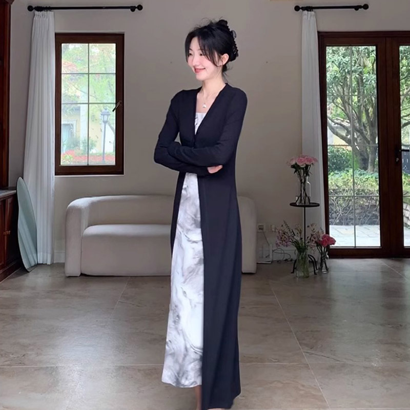 Picture of Sunscreen Coat Women's Cardigan Summer Thin Design Sense Niche Elegant Black V-Neck Long Sleeve Top