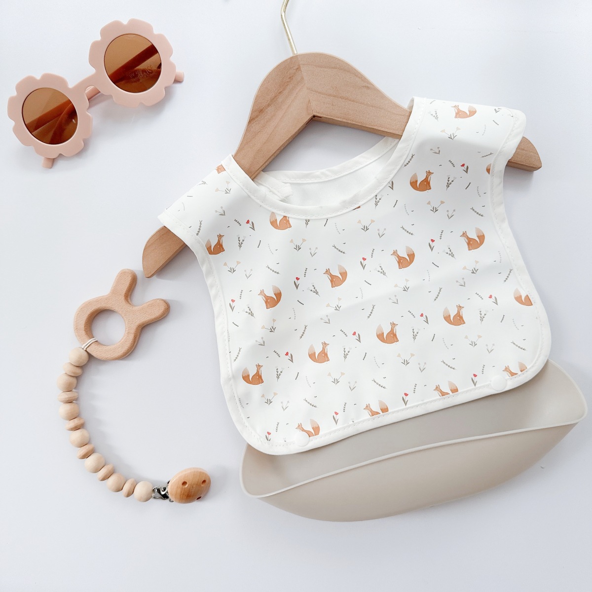 Picture of New Children's Silicone Bib Baby Meal Bag Baby Food Supplementary Food Bag Waterproof Anti-dirty Artifact PU Soft Bib