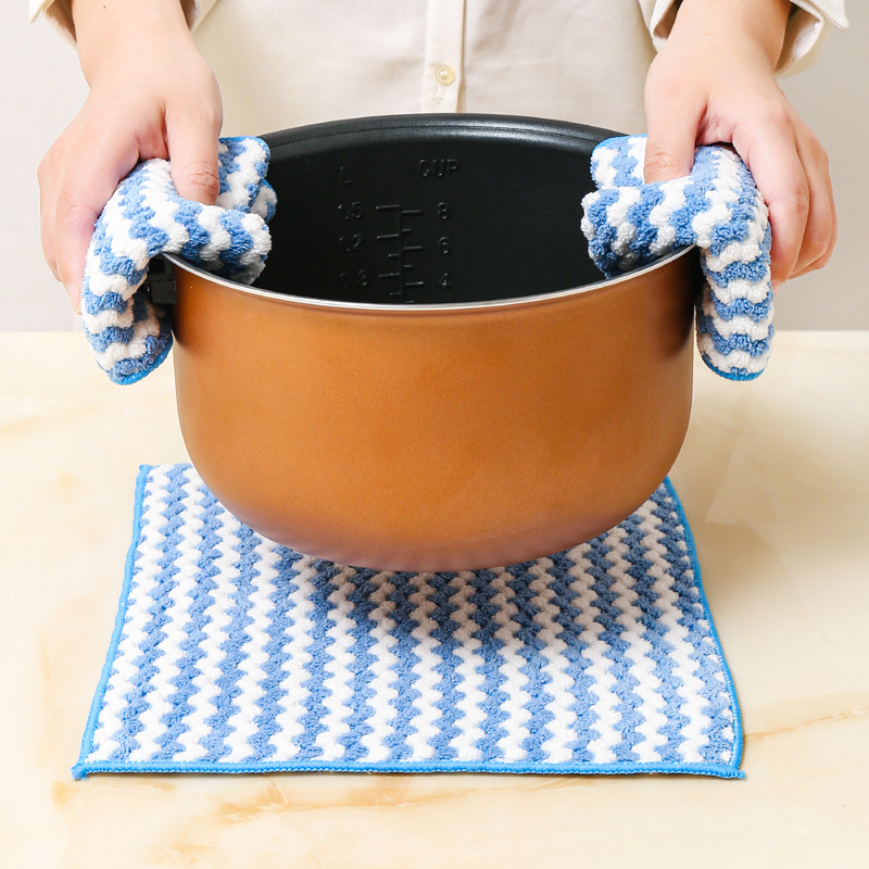 Picture of Factory wholesale cationic coral fleece dish towel kitchen cleaning lazy rag wave pattern non-stick oil scouring pad
