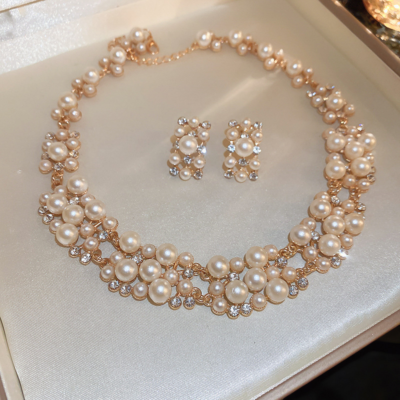 Picture of European and American light luxury high-end zircon jewelry suit necklace niche retro clavicle chain fashion Joker jewelry wholesale