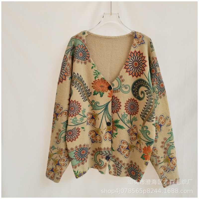 High-end Fashion V-neck Printed plus size Women's Coat Autumn and Winter Printed Sweater Loose Sweater Western Style