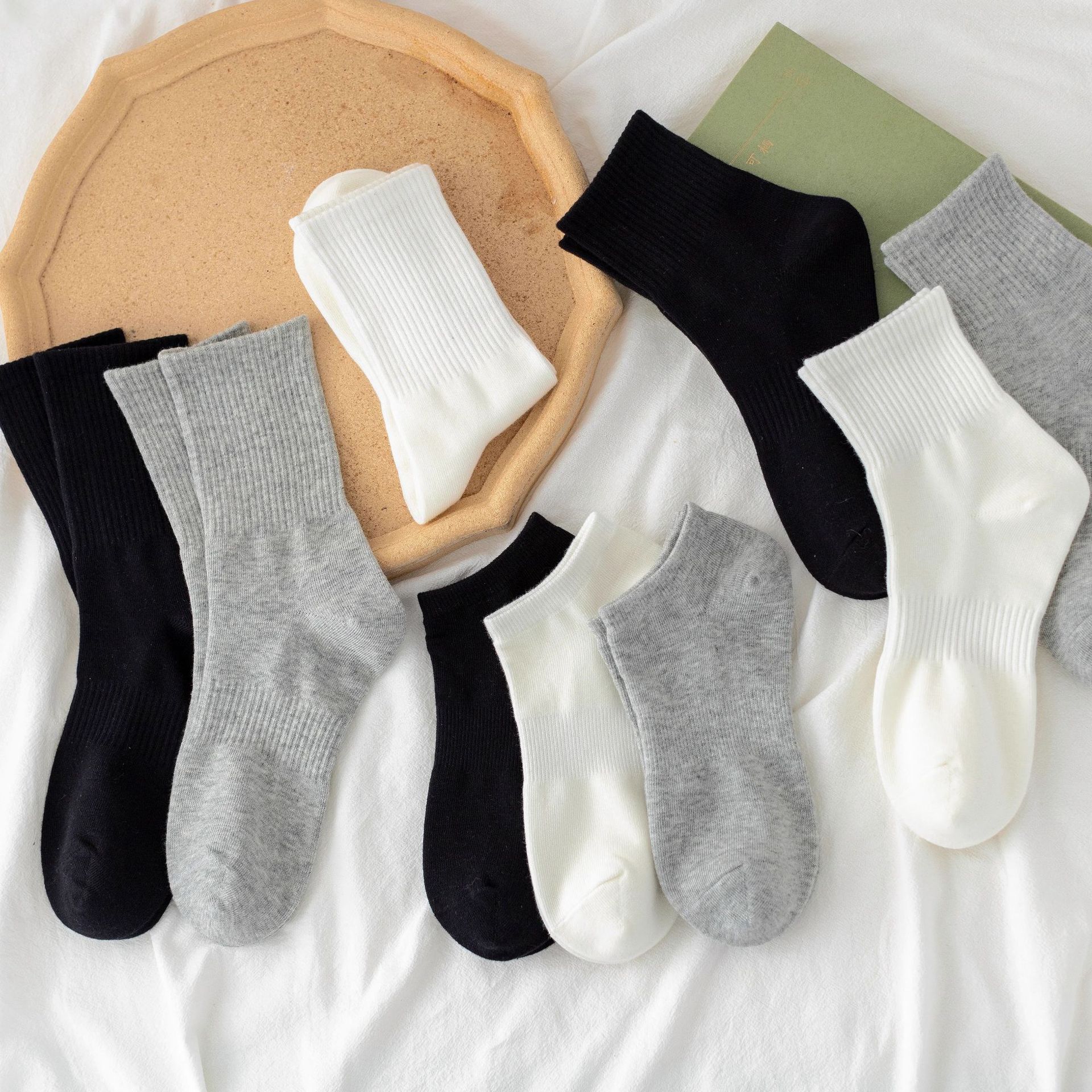 Black socks women's mid-calf length socks men's socks summer thin ins trendy white solid color sports socks pure cotton sweat-absorbent deodorant