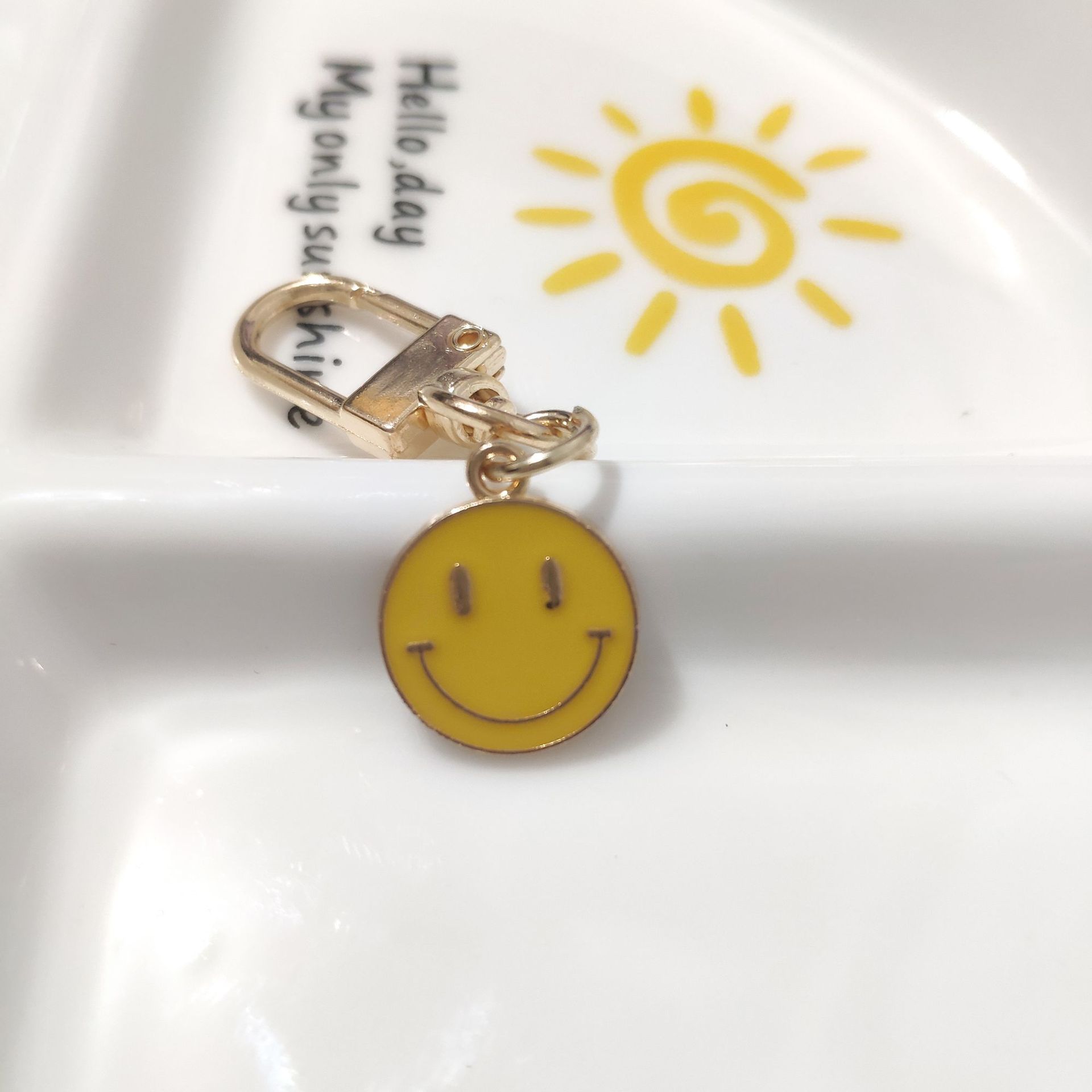 Picture of Cross-border e-commerce alloy color dripping smiley face keychain electroplated gold irregular expression bag pendant accessories