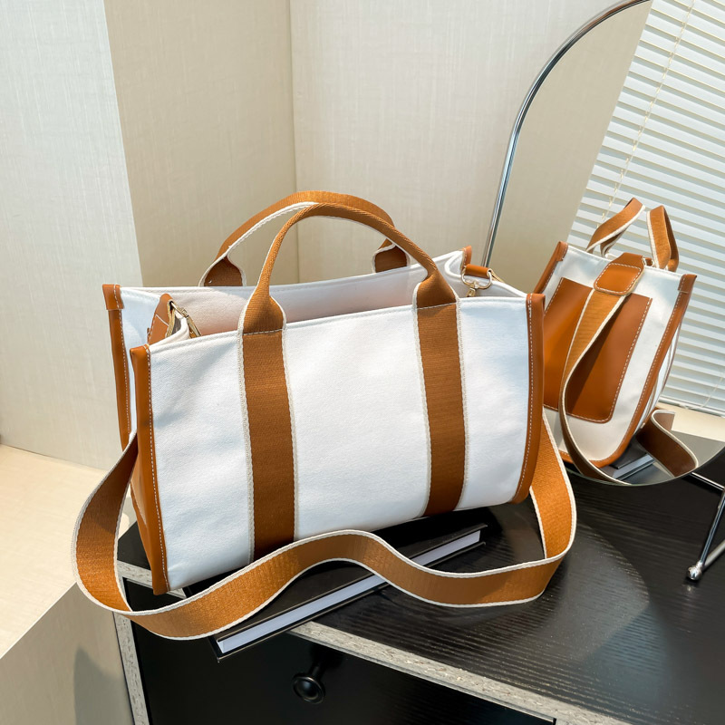 Niche Design Korean Style Large Capacity Handbag Women's 2024 Winter New Fashion Commuter Shoulder Crossbody Tote Bag