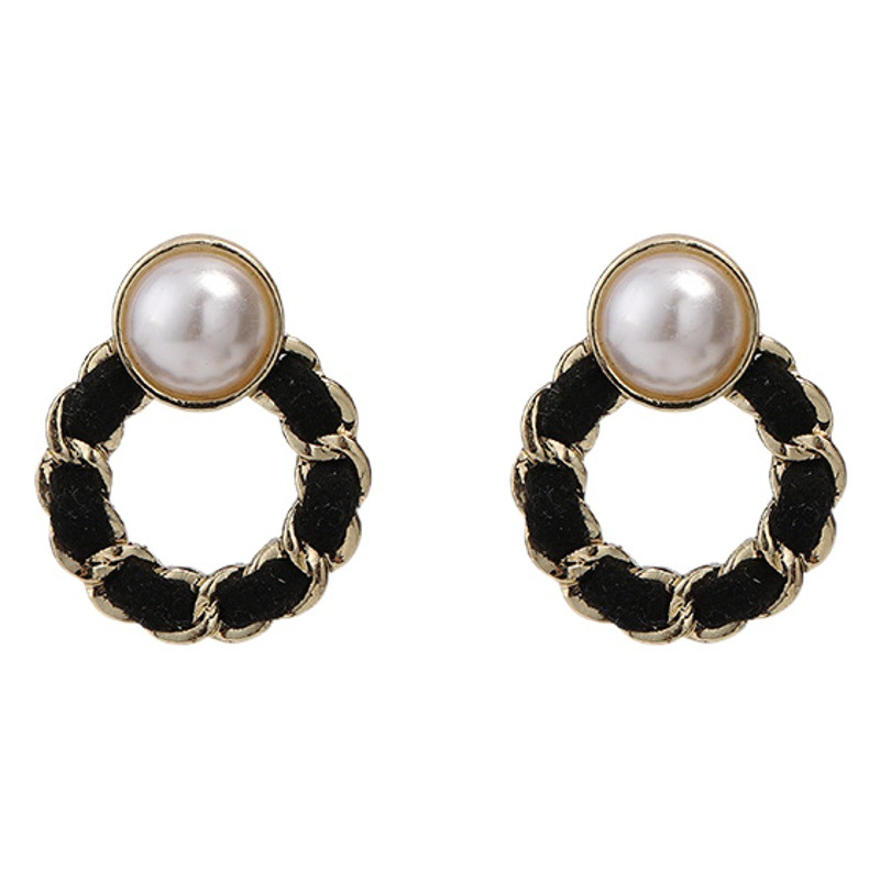 New S925 Silver Needle French Retro Hepburn Style Ear Stud Distinctive Chain Round Earrings Elegant Pearl Earrings for Women