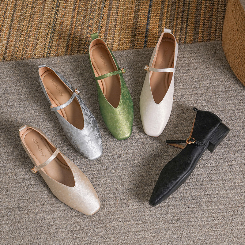 Shallow Mouth Shoes Women's Spring and Summer 2023 New Retro Buckle Low Heels Artistic Square Toe Soft Leather Mary Jane Shoes