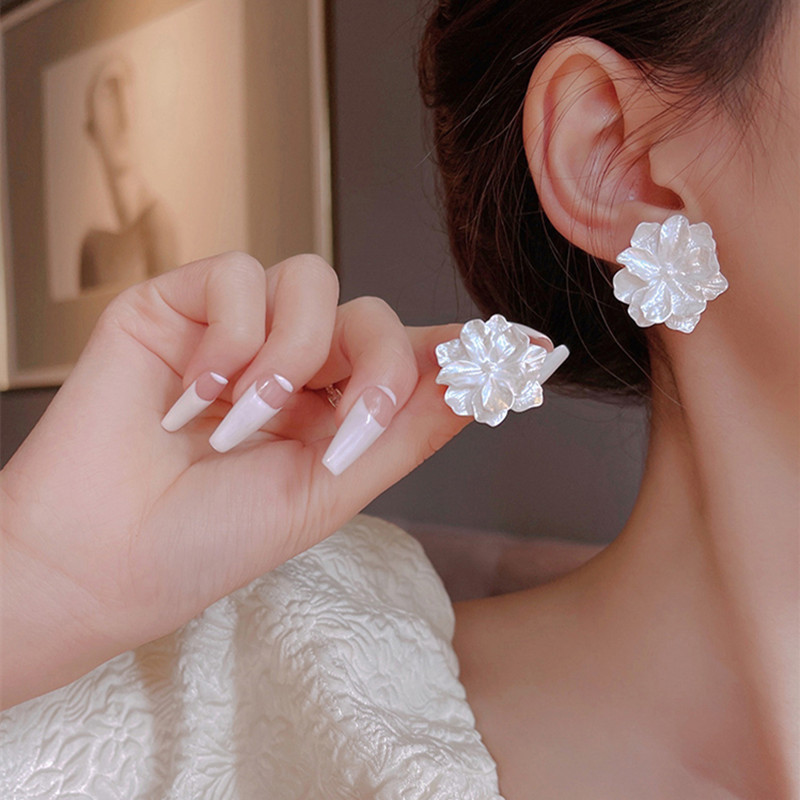 S925 Silver Needle Korean White Flower Earrings 2022 New Trendy Unique Niche Design Popular Earrings Earrings