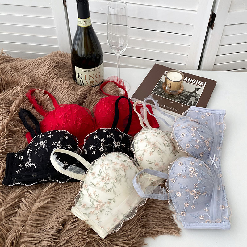 Japanese Style Girl Small Chest Special Lace Push-up Palm Cup Bra Wedding Red Life Year Sexy Embroidered Underwear