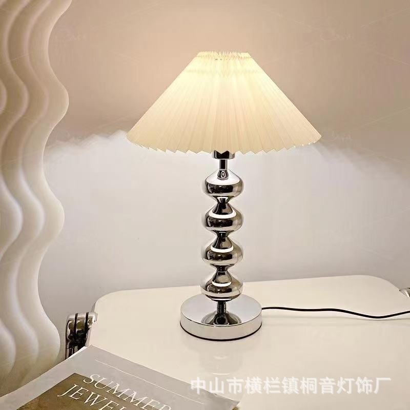 Light Luxury Mid-Century Bauhaus Pleated Table Lamp Ins Style Bedroom Bedside High-End Modern Simple Decorative Table Lamp