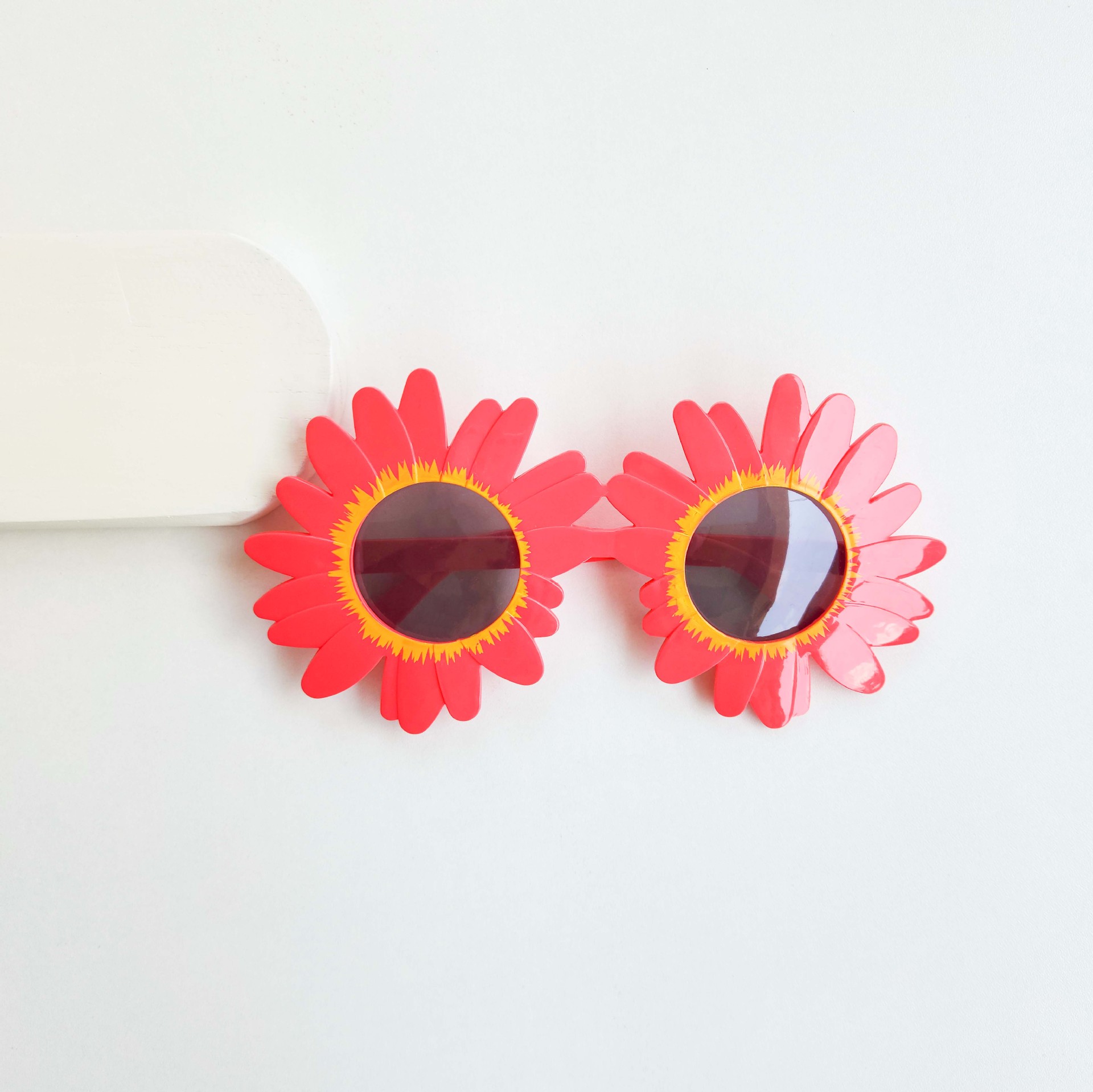Picture of Decorative glasses party funny props sunflower daisy flower shape photo props plastic shape sunglasses